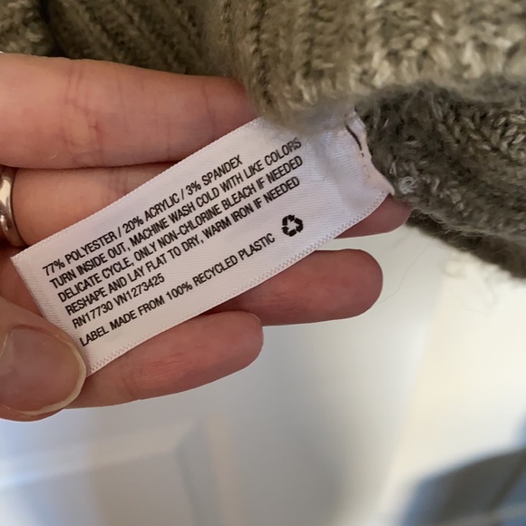 Universal Thread Oversized Sweater - Picture 5 of 7